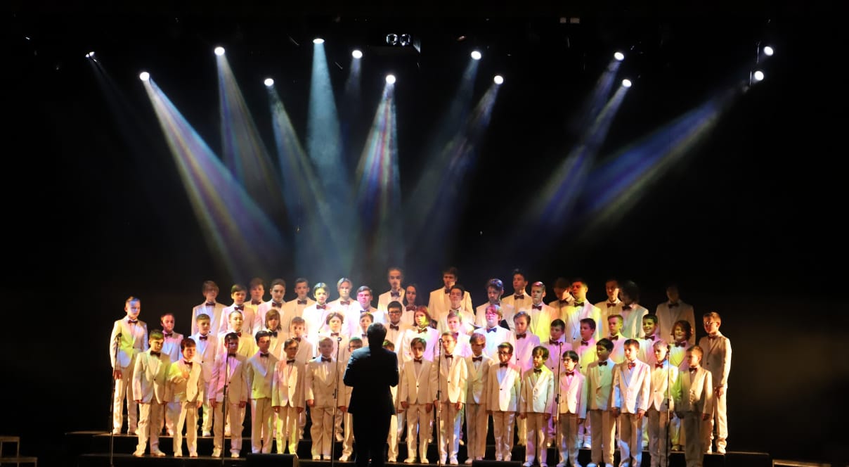 Свет на концерт, light on concert, light designer, snow, show file, ETC, GrandMA, MA2, MA3, Avolite, HOG, Художник по свету. Художник по свету в Екатеринбурге, Концерт "Сказочное рождество" Екатеринбург. Детская Филармония